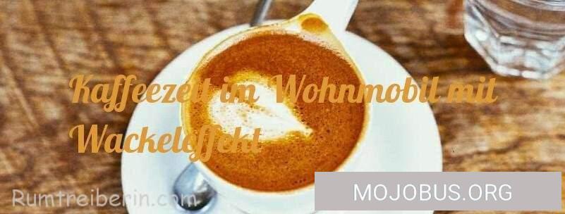 Kaffeezeit im Wohnmobil mit Wackeleffekt