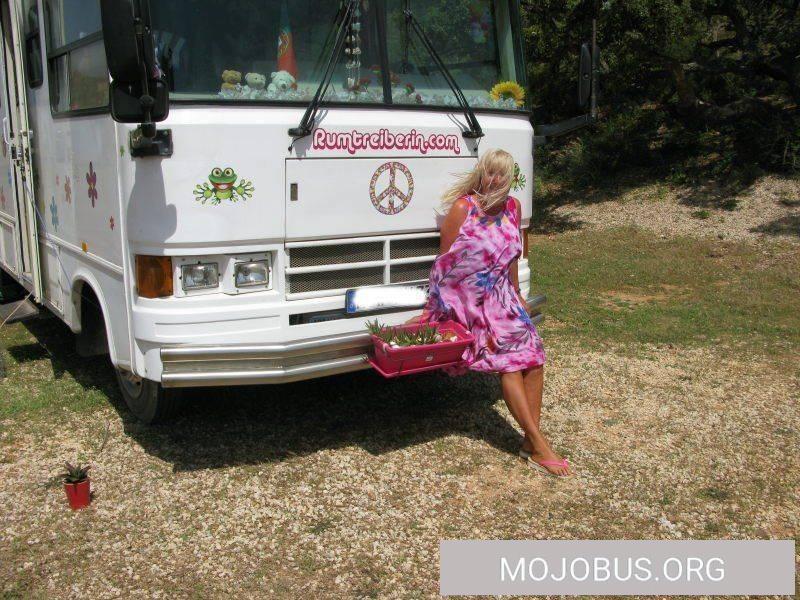 Flug Versuche im stürmischen Portugal Wind an der Algarve