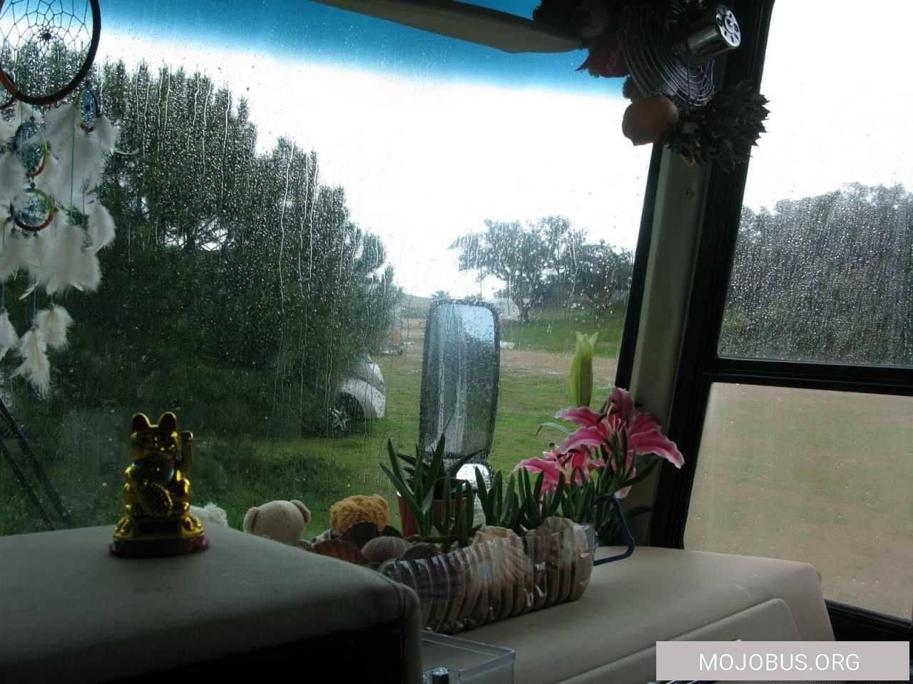 Schau in meine Welt bei Dauerregen im Wohnmobil