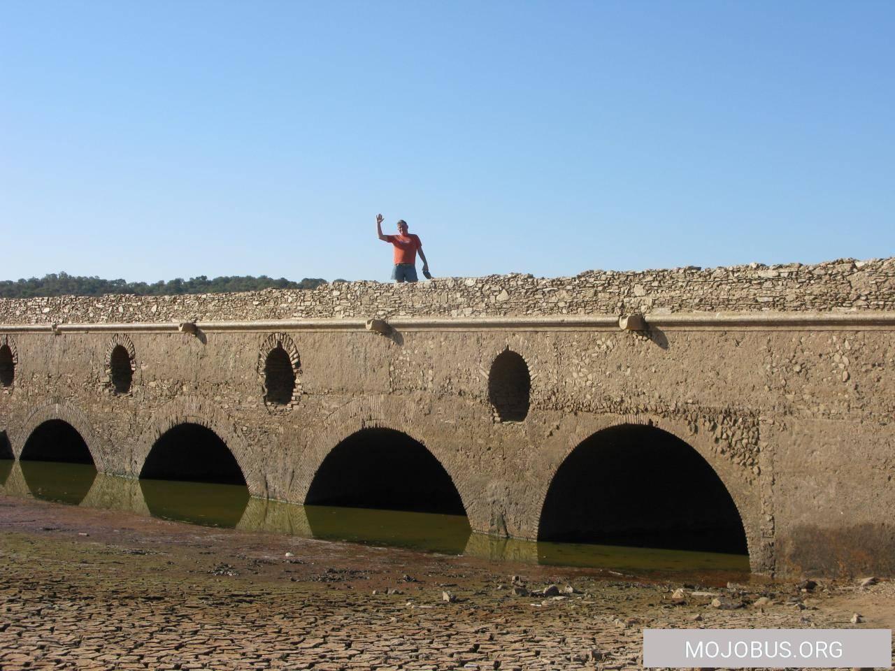 , Santa Susana und die wieder aufgetauchte Brücke des Stausees Pego do Altar