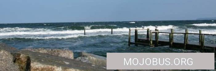 Brandungswellen im Fischerhafen von Vitt/Fischer-Kapelle Vitt